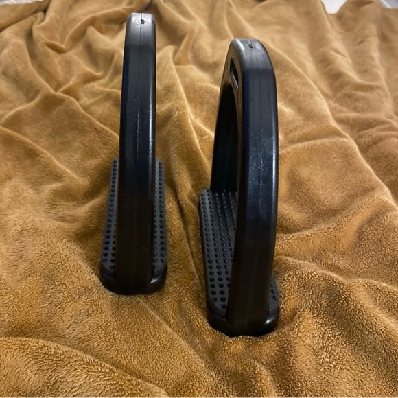2pcs Safety Horse Stirrups Durable Plastic Safety Horse Riding Stirrups, BLACK - Picture 2 of 4